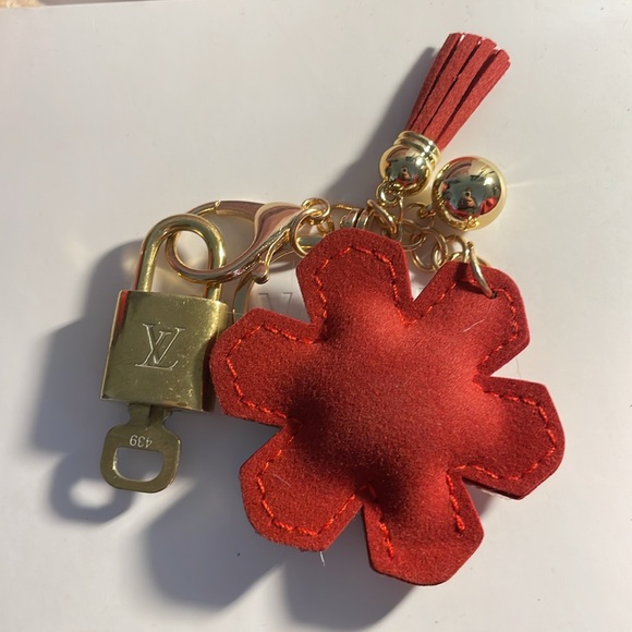 Louis Vuitton # 439 Lock & Key w/ unbranded Key Chain / Bag Charm - Picture 10 of 14